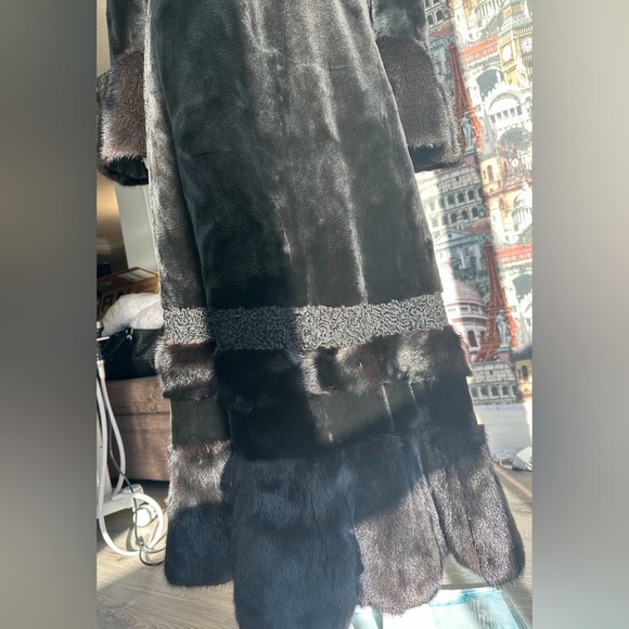 Black diamond Mink coat. - Picture 8 of 12